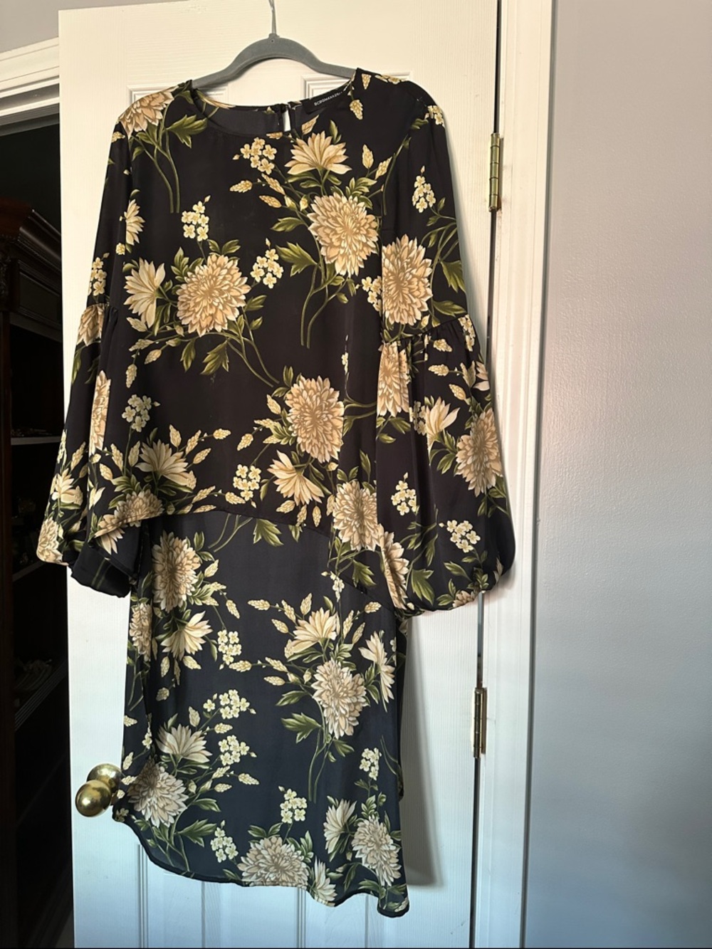 BCBG Max Azria
High~ low top with bold floral pattern set on dark navy.
